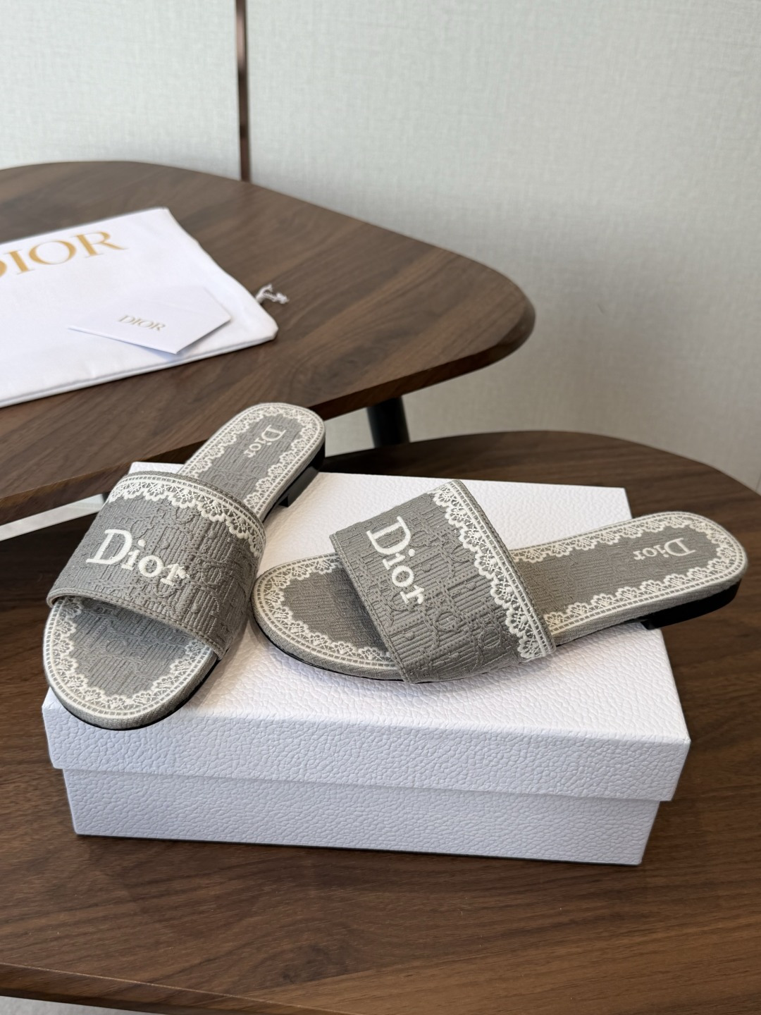 Dior |  迪奥早春新品走秀款CD刺绣logo度假风平底、粗跟拖鞋！ 硬货上新🆕❥代购级别！高级感十