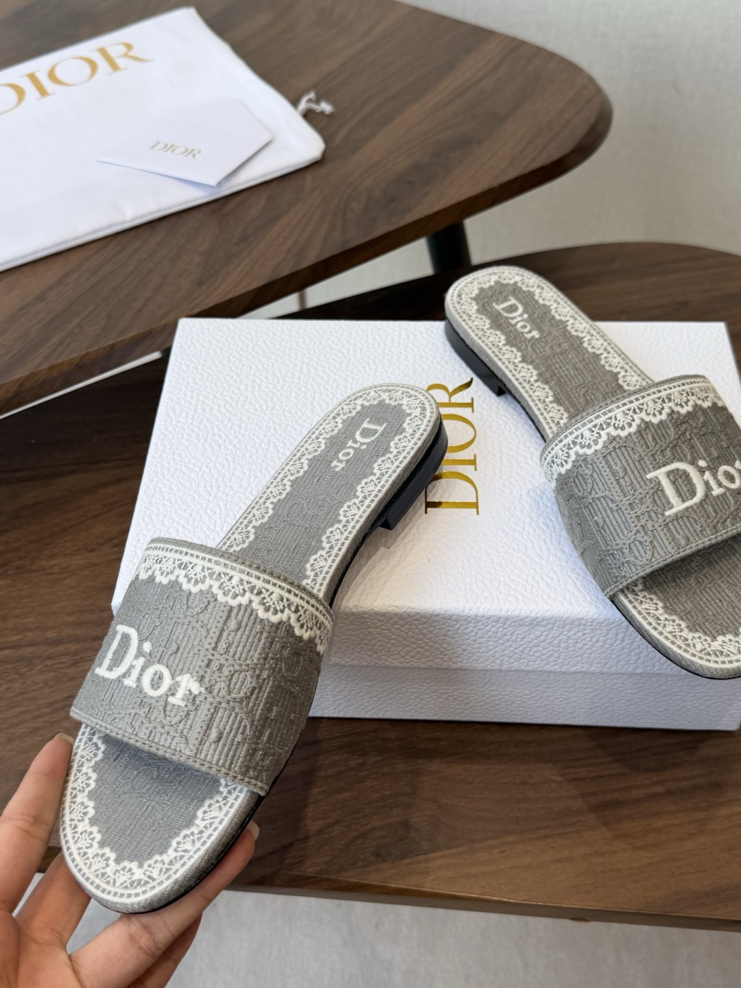 Dior |  迪奥早春新品走秀款CD刺绣logo度假风平底、粗跟拖鞋！ 硬货上新🆕❥代购级别！高级感十