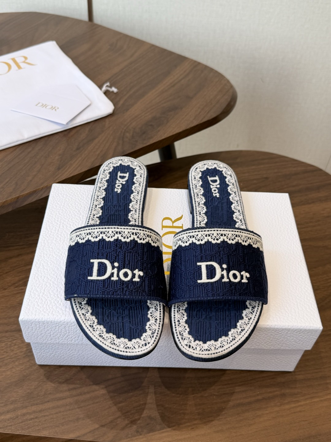 Dior |  迪奥早春新品走秀款CD刺绣logo度假风平底、粗跟拖鞋！ 硬货上新🆕❥代购级别！高级感十