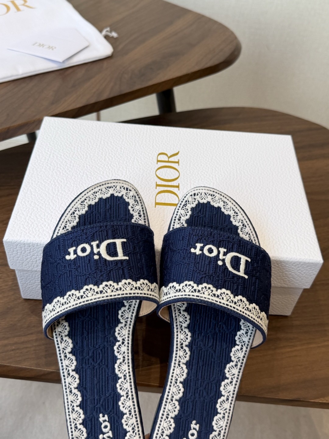 Dior |  迪奥早春新品走秀款CD刺绣logo度假风平底、粗跟拖鞋！ 硬货上新🆕❥代购级别！高级感十