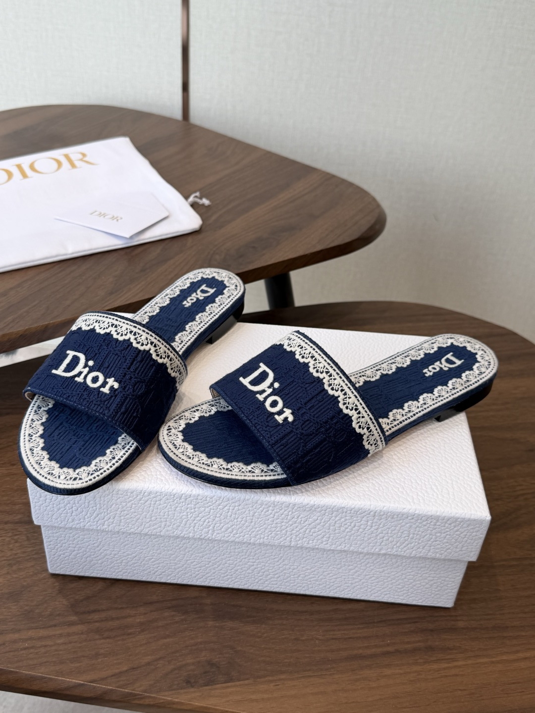 Dior |  迪奥早春新品走秀款CD刺绣logo度假风平底、粗跟拖鞋！ 硬货上新🆕❥代购级别！高级感十