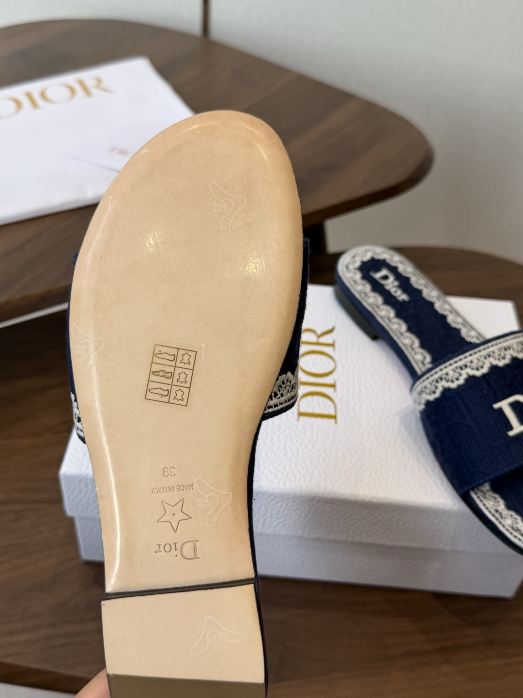 Dior |  迪奥早春新品走秀款CD刺绣logo度假风平底、粗跟拖鞋！ 硬货上新🆕❥代购级别！高级感十