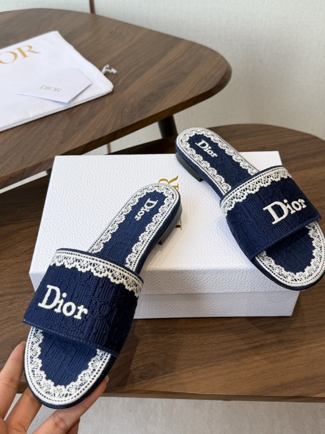Dior |  迪奥早春新品走秀款CD刺绣logo度假风平底、粗跟拖鞋！ 硬货上新🆕❥代购级别！高级感十