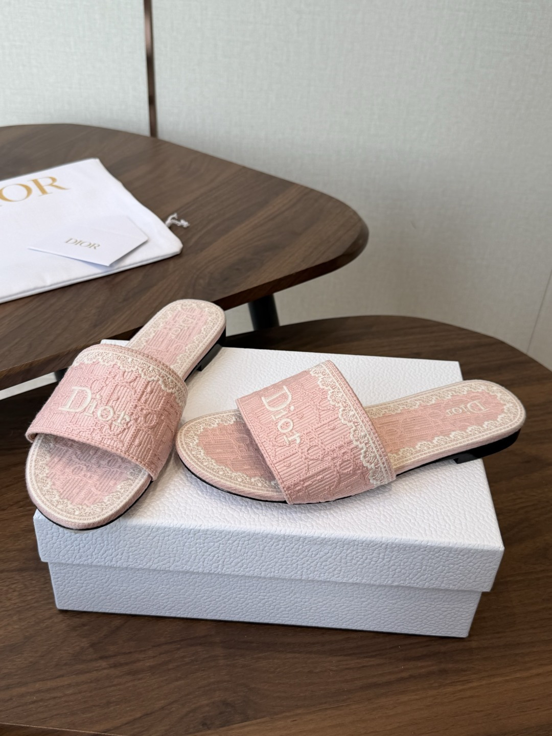 Dior |  迪奥早春新品走秀款CD刺绣logo度假风平底、粗跟拖鞋！ 硬货上新🆕❥代购级别！高级感十