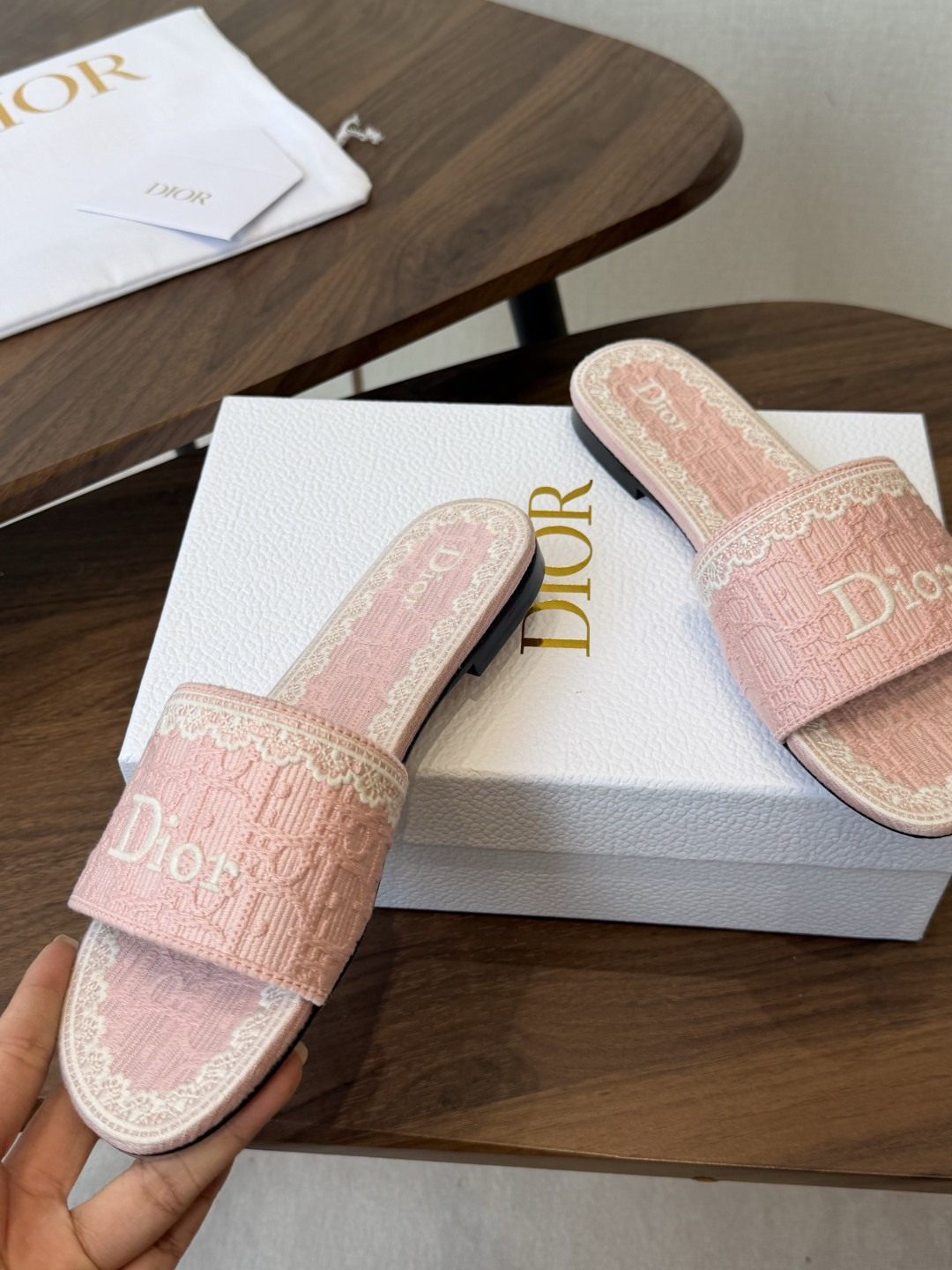 Dior |  迪奥早春新品走秀款CD刺绣logo度假风平底、粗跟拖鞋！ 硬货上新🆕❥代购级别！高级感十