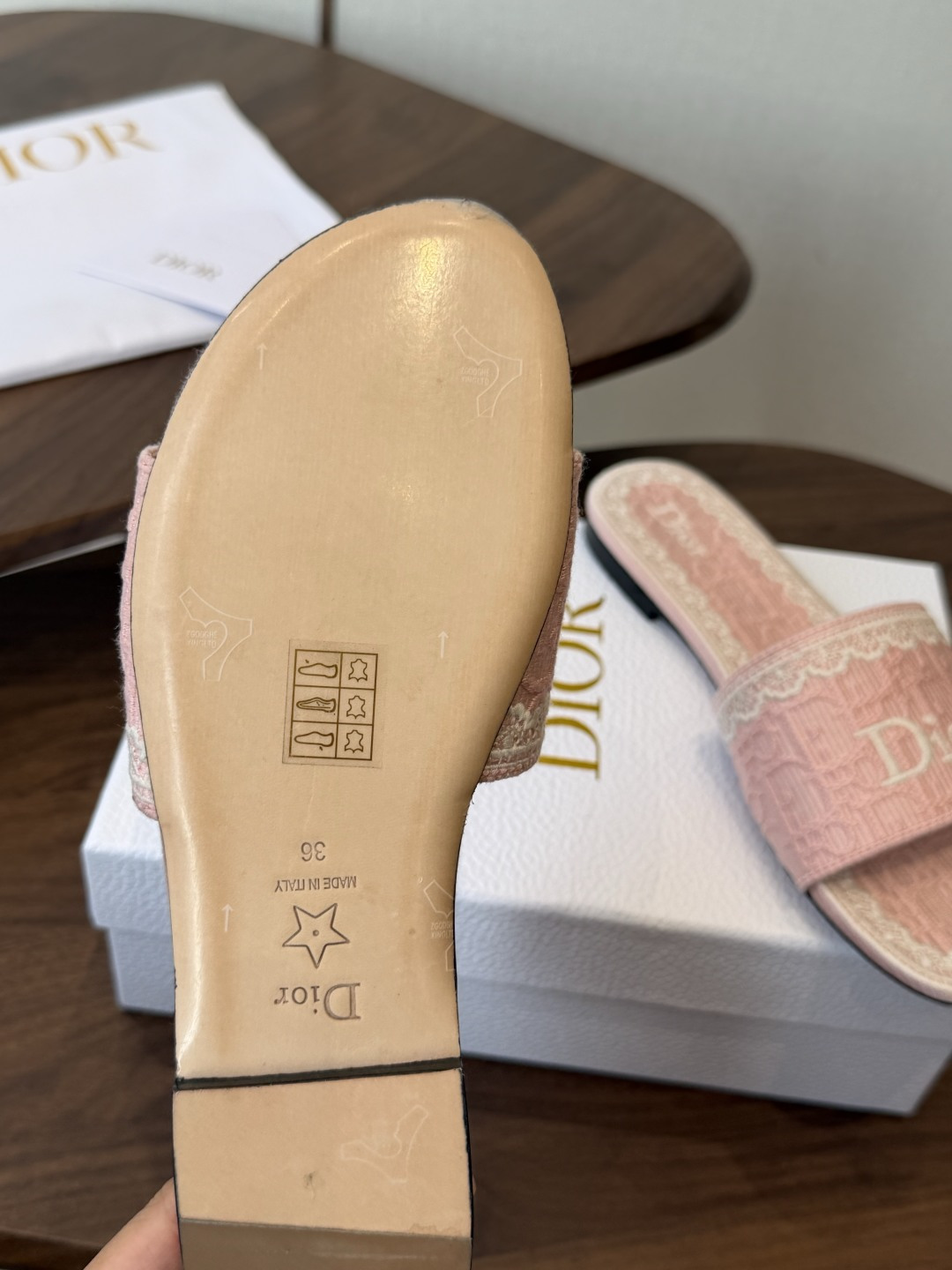 Dior |  迪奥早春新品走秀款CD刺绣logo度假风平底、粗跟拖鞋！ 硬货上新🆕❥代购级别！高级感十