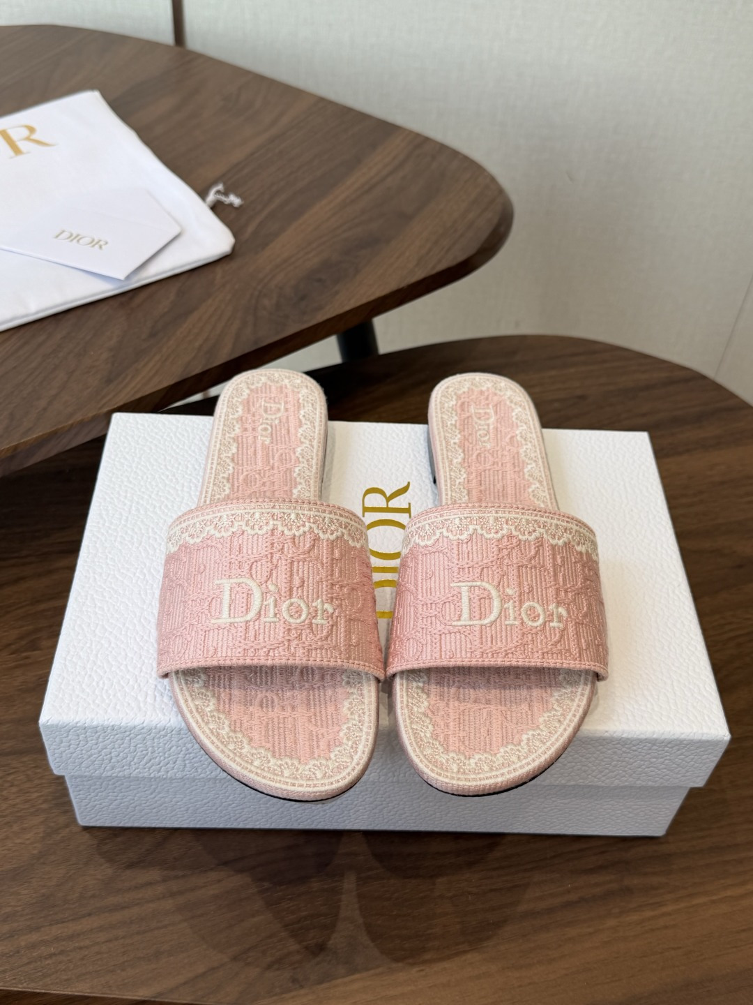 Dior |  迪奥早春新品走秀款CD刺绣logo度假风平底、粗跟拖鞋！ 硬货上新🆕❥代购级别！高级感十