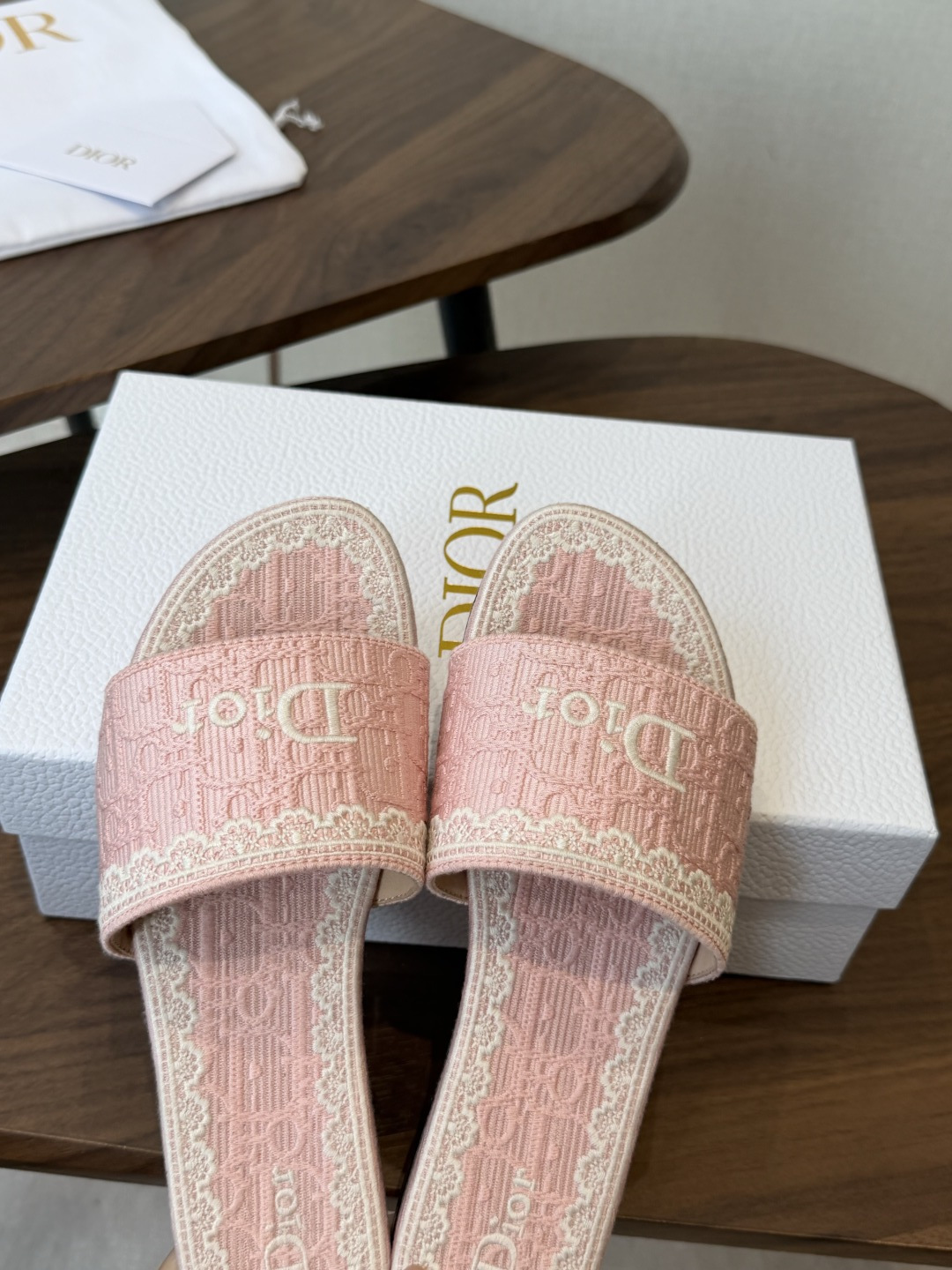 Dior |  迪奥早春新品走秀款CD刺绣logo度假风平底、粗跟拖鞋！ 硬货上新🆕❥代购级别！高级感十