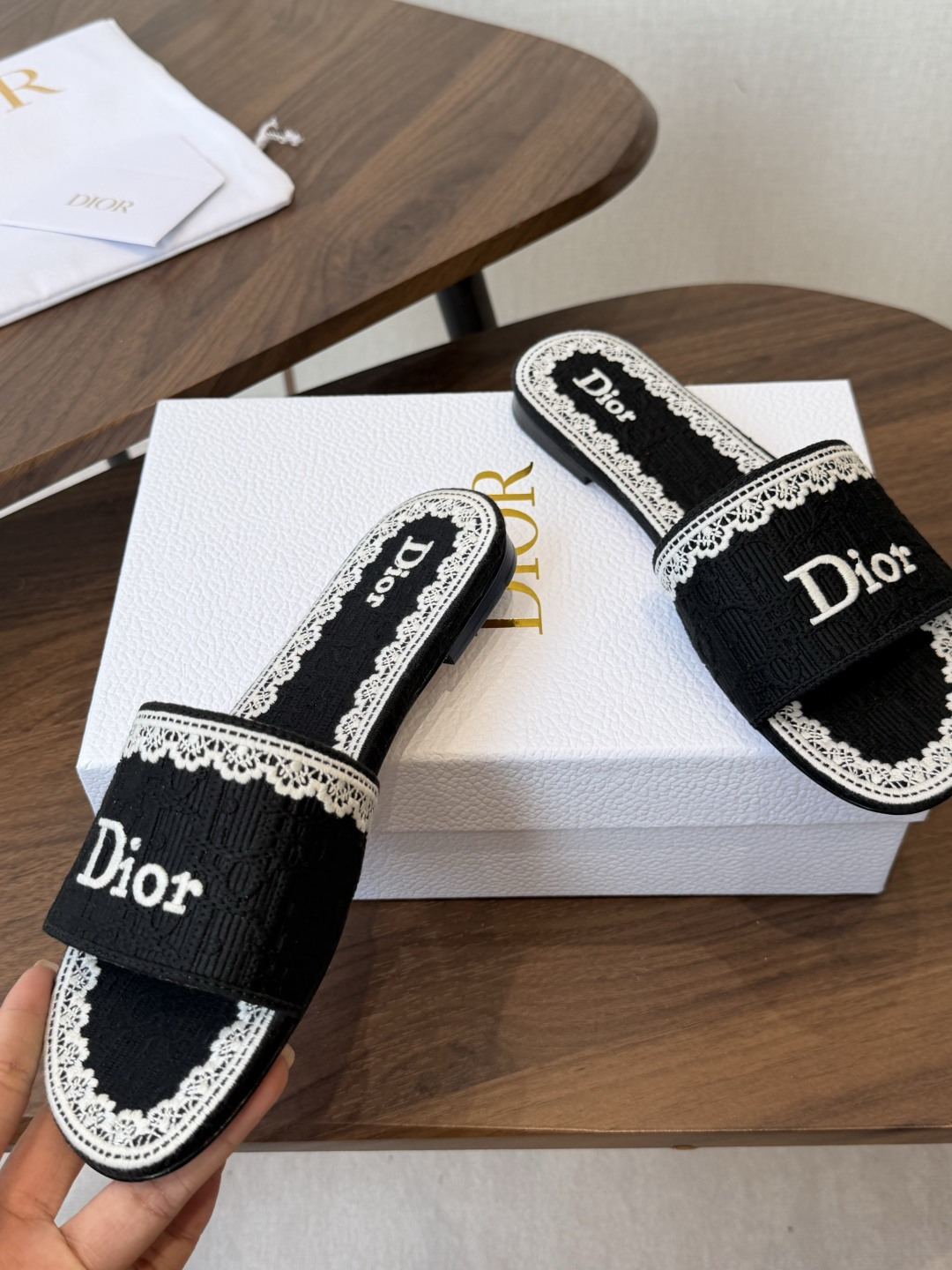 Dior |  迪奥早春新品走秀款CD刺绣logo度假风平底、粗跟拖鞋！ 硬货上新🆕❥代购级别！高级感十