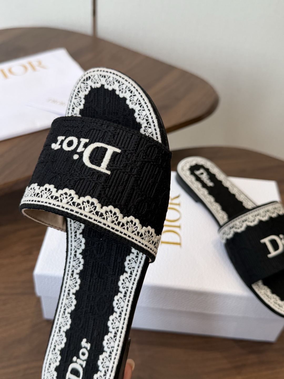 Dior |  迪奥早春新品走秀款CD刺绣logo度假风平底、粗跟拖鞋！ 硬货上新🆕❥代购级别！高级感十