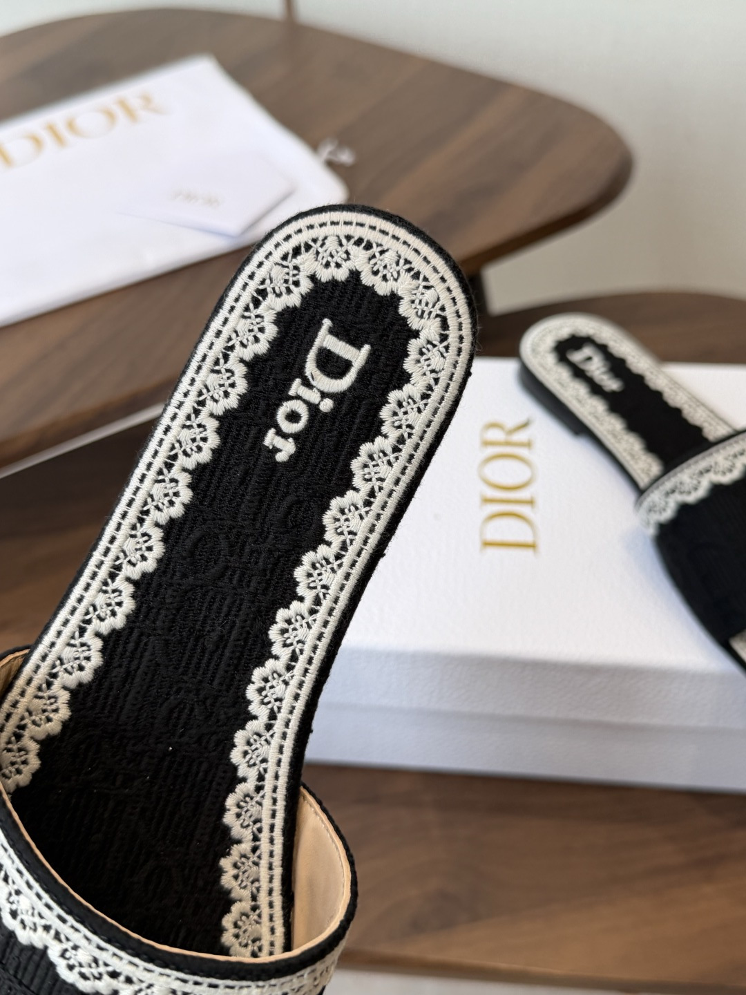 Dior |  迪奥早春新品走秀款CD刺绣logo度假风平底、粗跟拖鞋！ 硬货上新🆕❥代购级别！高级感十