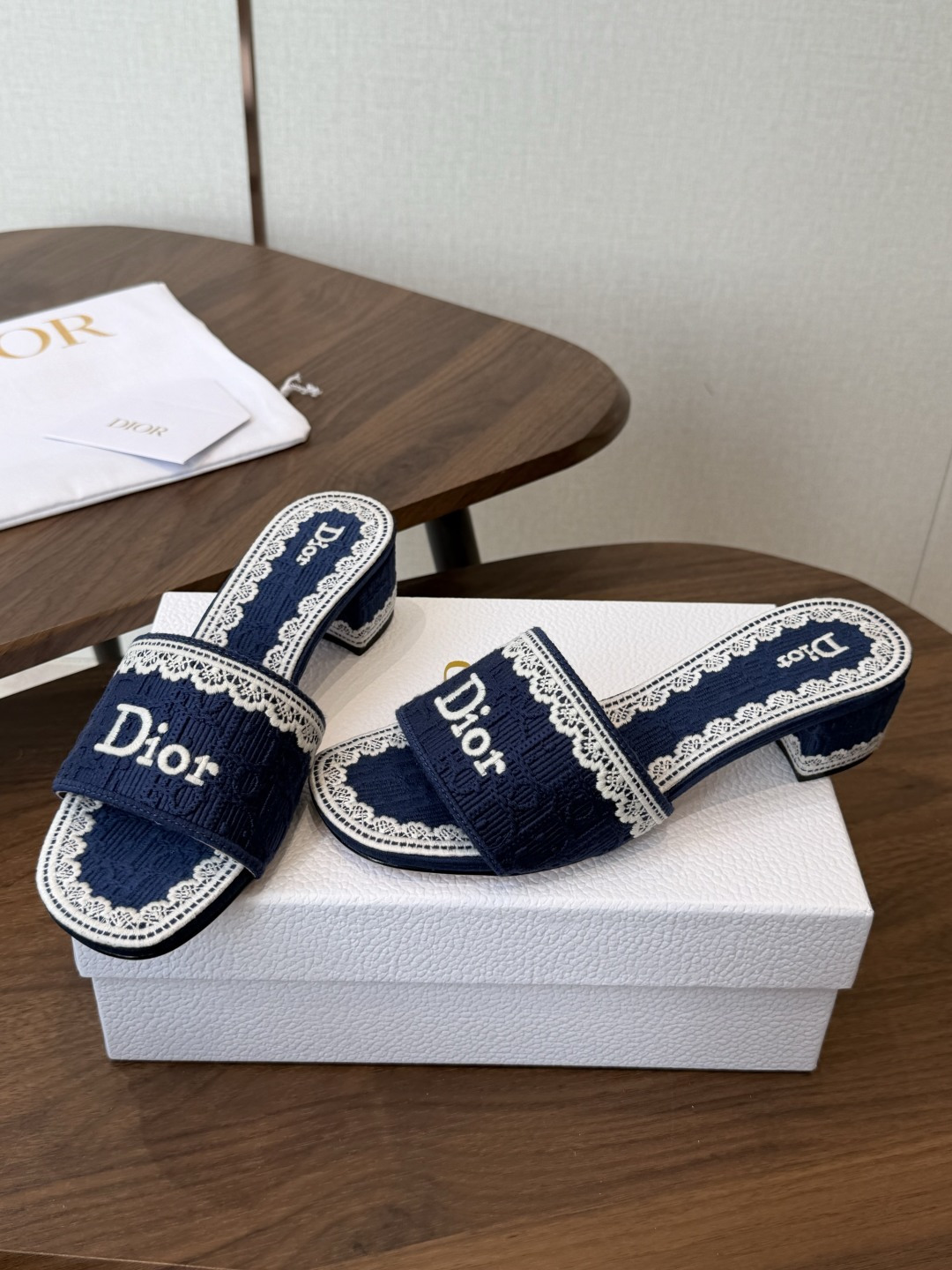 Dior |  迪奥早春新品走秀款CD刺绣logo度假风平底、粗跟拖鞋！ 硬货上新🆕❥代购级别！高级感十