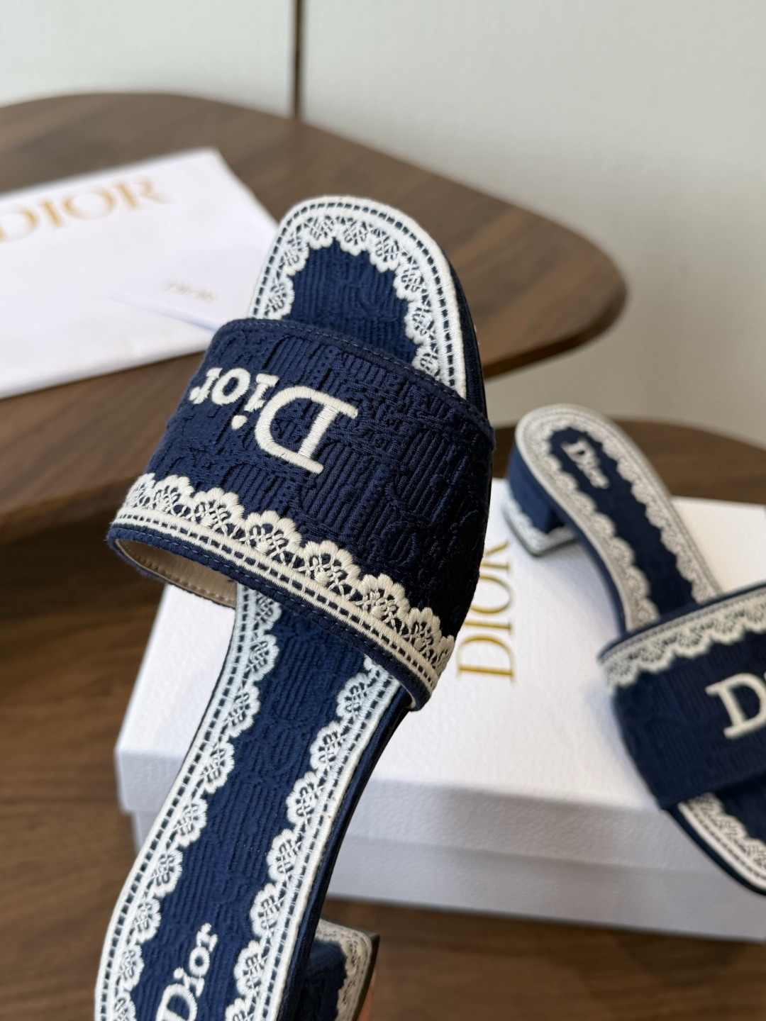 Dior |  迪奥早春新品走秀款CD刺绣logo度假风平底、粗跟拖鞋！ 硬货上新🆕❥代购级别！高级感十