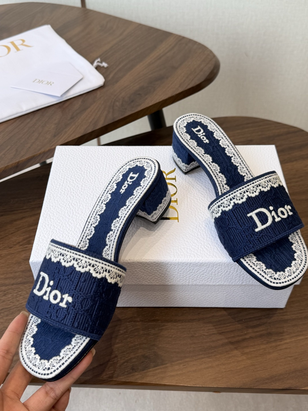 Dior |  迪奥早春新品走秀款CD刺绣logo度假风平底、粗跟拖鞋！ 硬货上新🆕❥代购级别！高级感十
