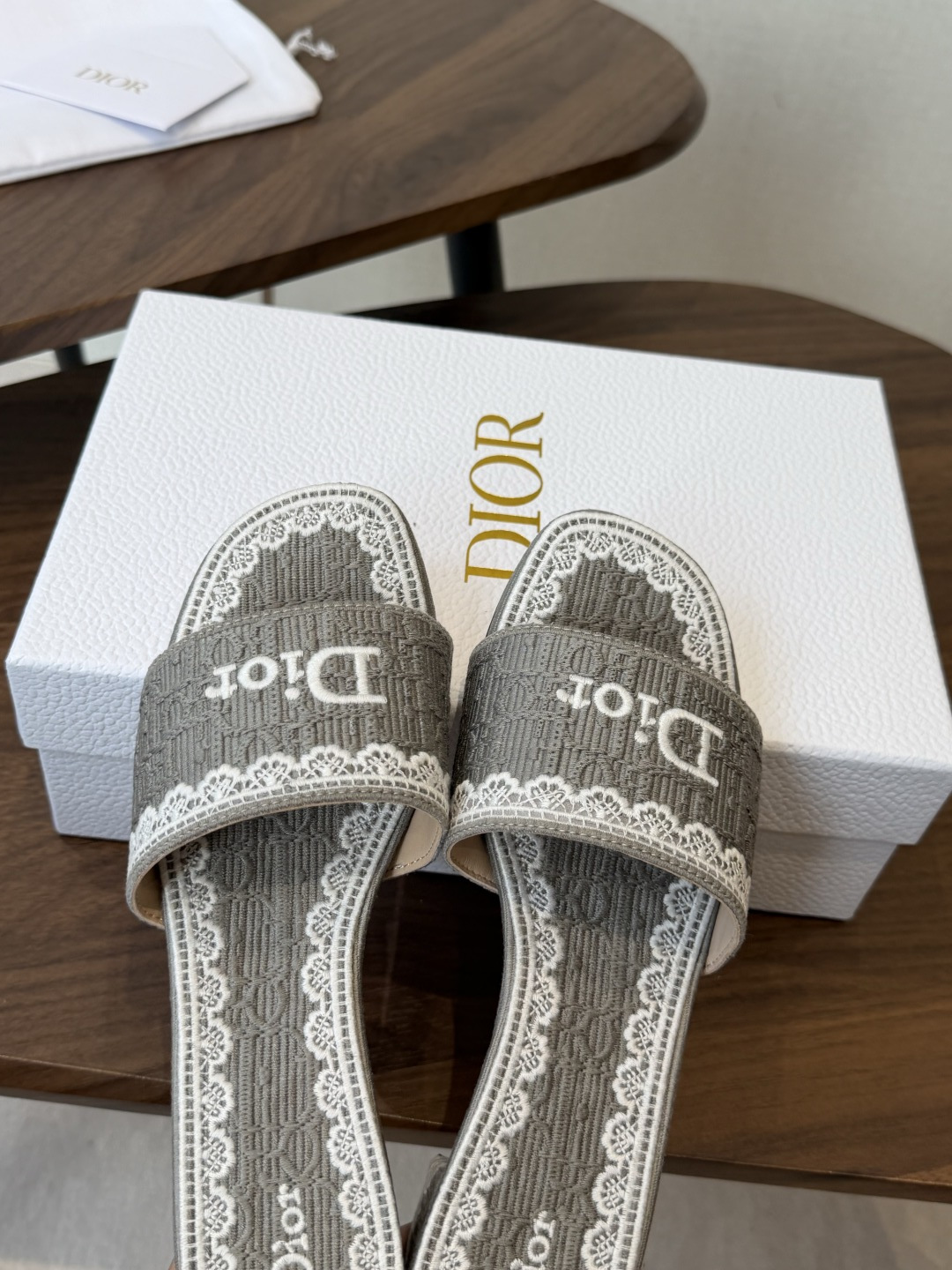 Dior |  迪奥早春新品走秀款CD刺绣logo度假风平底、粗跟拖鞋！ 硬货上新🆕❥代购级别！高级感十