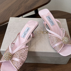 Jimmy Choo 26ss 春夏 系列JC新款 高跟拖鞋 凉鞋模糊鞋履与珠宝配饰之间的界线 鲜明 J Jimmy Choo 26ss 春夏 系列JC新款 高跟拖鞋 凉鞋模糊鞋履与珠宝配饰之间的界线 鲜明 J