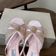 Jimmy Choo 26ss 春夏 系列JC新款 高跟拖鞋 凉鞋模糊鞋履与珠宝配饰之间的界线 鲜明 J Jimmy Choo 26ss 春夏 系列JC新款 高跟拖鞋 凉鞋模糊鞋履与珠宝配饰之间的界线 鲜明 J