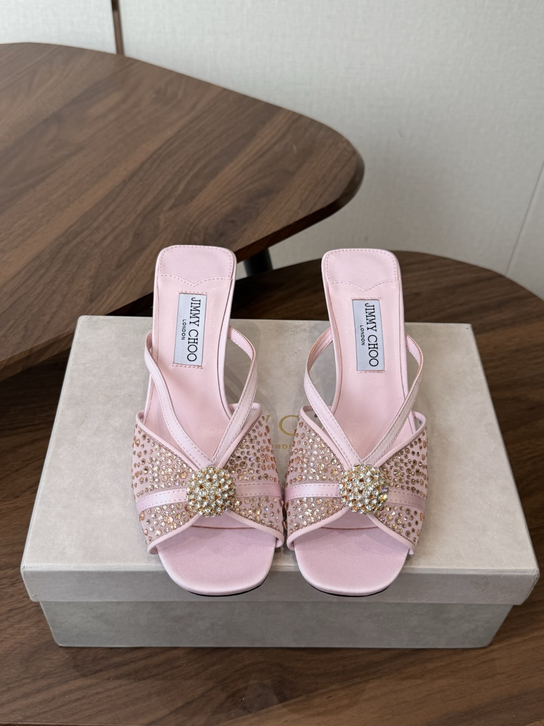 Jimmy Choo 26ss 春夏 系列JC新款 高跟拖鞋 凉鞋模糊鞋履与珠宝配饰之间的界线 鲜明 J