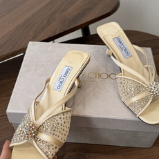 Jimmy Choo 26ss 春夏 系列JC新款 高跟拖鞋 凉鞋模糊鞋履与珠宝配饰之间的界线 鲜明 J Jimmy Choo 26ss 春夏 系列JC新款 高跟拖鞋 凉鞋模糊鞋履与珠宝配饰之间的界线 鲜明 J