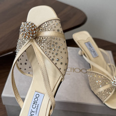 Jimmy Choo 26ss 春夏 系列JC新款 高跟拖鞋 凉鞋模糊鞋履与珠宝配饰之间的界线 鲜明 J Jimmy Choo 26ss 春夏 系列JC新款 高跟拖鞋 凉鞋模糊鞋履与珠宝配饰之间的界线 鲜明 J