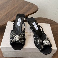 Jimmy Choo 26ss 春夏 系列JC新款 高跟拖鞋 凉鞋模糊鞋履与珠宝配饰之间的界线 鲜明 J Jimmy Choo 26ss 春夏 系列JC新款 高跟拖鞋 凉鞋模糊鞋履与珠宝配饰之间的界线 鲜明 J