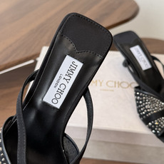 Jimmy Choo 26ss 春夏 系列JC新款 高跟拖鞋 凉鞋模糊鞋履与珠宝配饰之间的界线 鲜明 J Jimmy Choo 26ss 春夏 系列JC新款 高跟拖鞋 凉鞋模糊鞋履与珠宝配饰之间的界线 鲜明 J