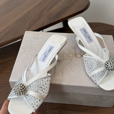 Jimmy Choo 26ss 春夏 系列JC新款 高跟拖鞋 凉鞋模糊鞋履与珠宝配饰之间的界线 鲜明 J Jimmy Choo 26ss 春夏 系列JC新款 高跟拖鞋 凉鞋模糊鞋履与珠宝配饰之间的界线 鲜明 J