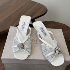 Jimmy Choo 26ss 春夏 系列JC新款 高跟拖鞋 凉鞋模糊鞋履与珠宝配饰之间的界线 鲜明 J Jimmy Choo 26ss 春夏 系列JC新款 高跟拖鞋 凉鞋模糊鞋履与珠宝配饰之间的界线 鲜明 J