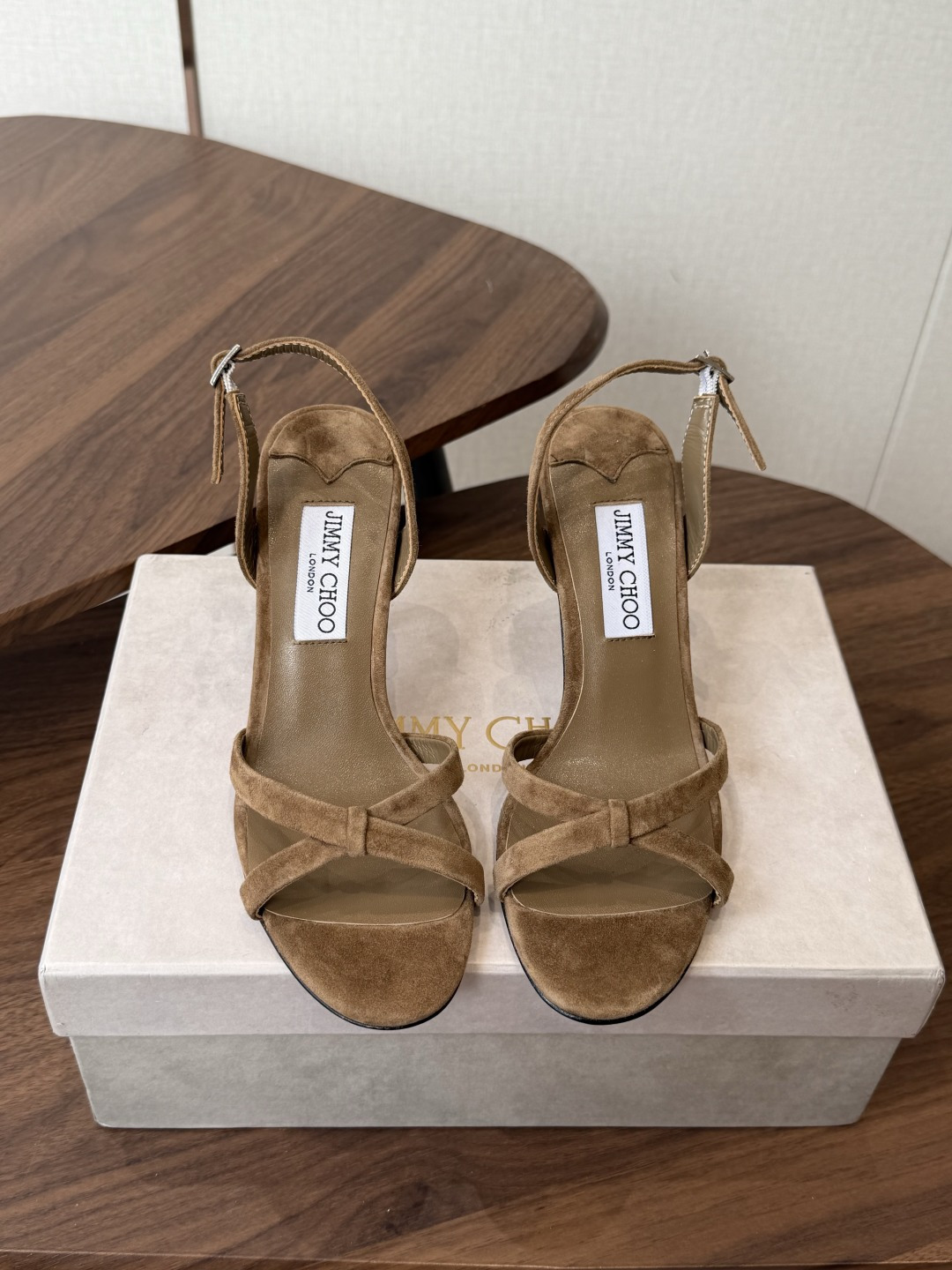 Jimmy Choo 26ss 春夏 系列JC新款 高跟拖鞋 凉鞋模糊鞋履与珠宝配饰之间的界线 鲜明 J