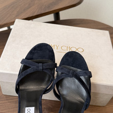 Jimmy Choo 26ss 春夏 系列JC新款 高跟拖鞋 凉鞋模糊鞋履与珠宝配饰之间的界线 鲜明 J Jimmy Choo 26ss 春夏 系列JC新款 高跟拖鞋 凉鞋模糊鞋履与珠宝配饰之间的界线 鲜明 J