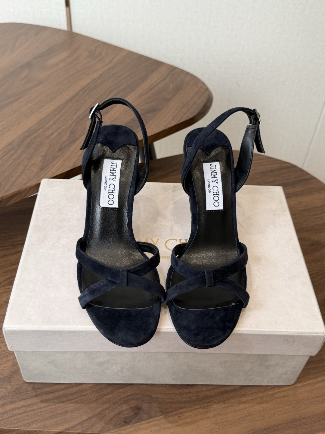 Jimmy Choo 26ss 春夏 系列JC新款 高跟拖鞋 凉鞋模糊鞋履与珠宝配饰之间的界线 鲜明 J