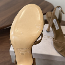 Jimmy Choo 26ss 春夏 系列JC新款 高跟拖鞋 凉鞋模糊鞋履与珠宝配饰之间的界线 鲜明 J Jimmy Choo 26ss 春夏 系列JC新款 高跟拖鞋 凉鞋模糊鞋履与珠宝配饰之间的界线 鲜明 J