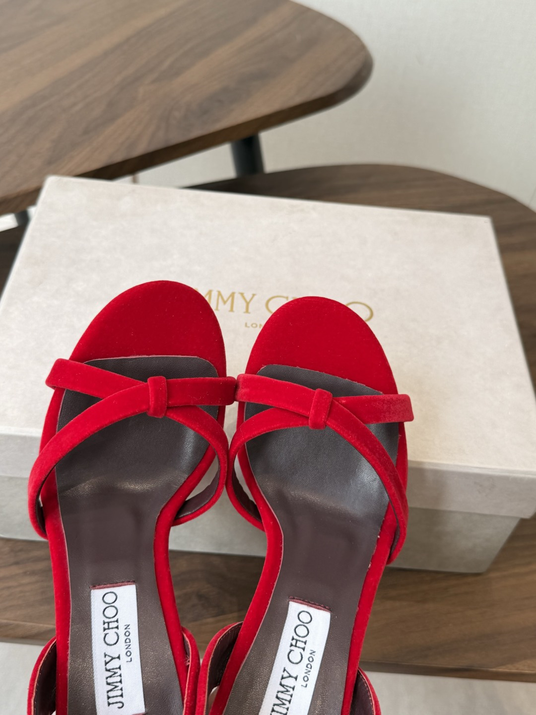 Jimmy Choo 26ss 春夏 系列JC新款 高跟拖鞋 凉鞋模糊鞋履与珠宝配饰之间的界线 鲜明 J Jimmy Choo 26ss 春夏 系列JC新款 高跟拖鞋 凉鞋模糊鞋履与珠宝配饰之间的界线 鲜明 J