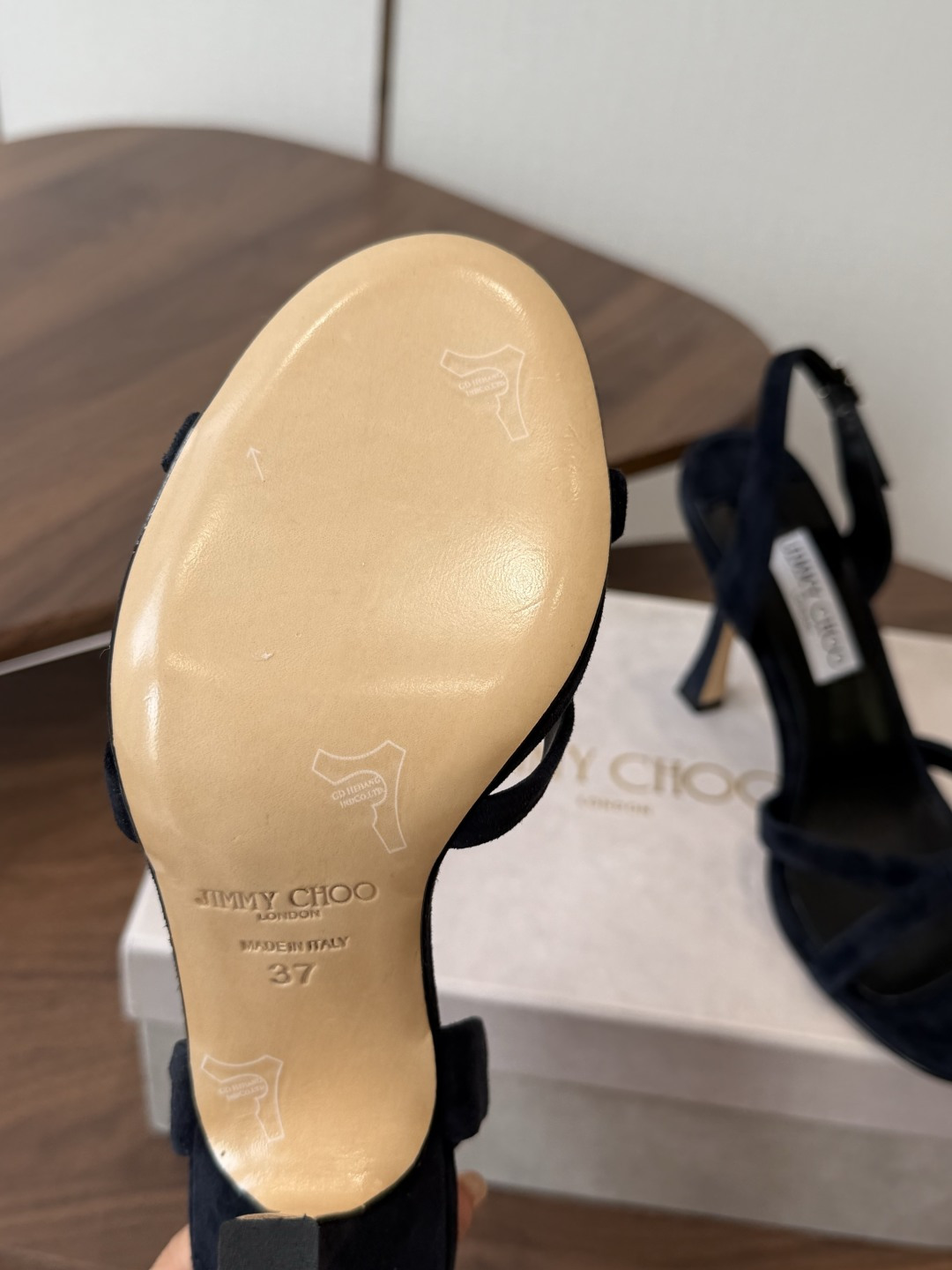 Jimmy Choo 26ss 春夏 系列JC新款 高跟拖鞋 凉鞋模糊鞋履与珠宝配饰之间的界线 鲜明 J Jimmy Choo 26ss 春夏 系列JC新款 高跟拖鞋 凉鞋模糊鞋履与珠宝配饰之间的界线 鲜明 J