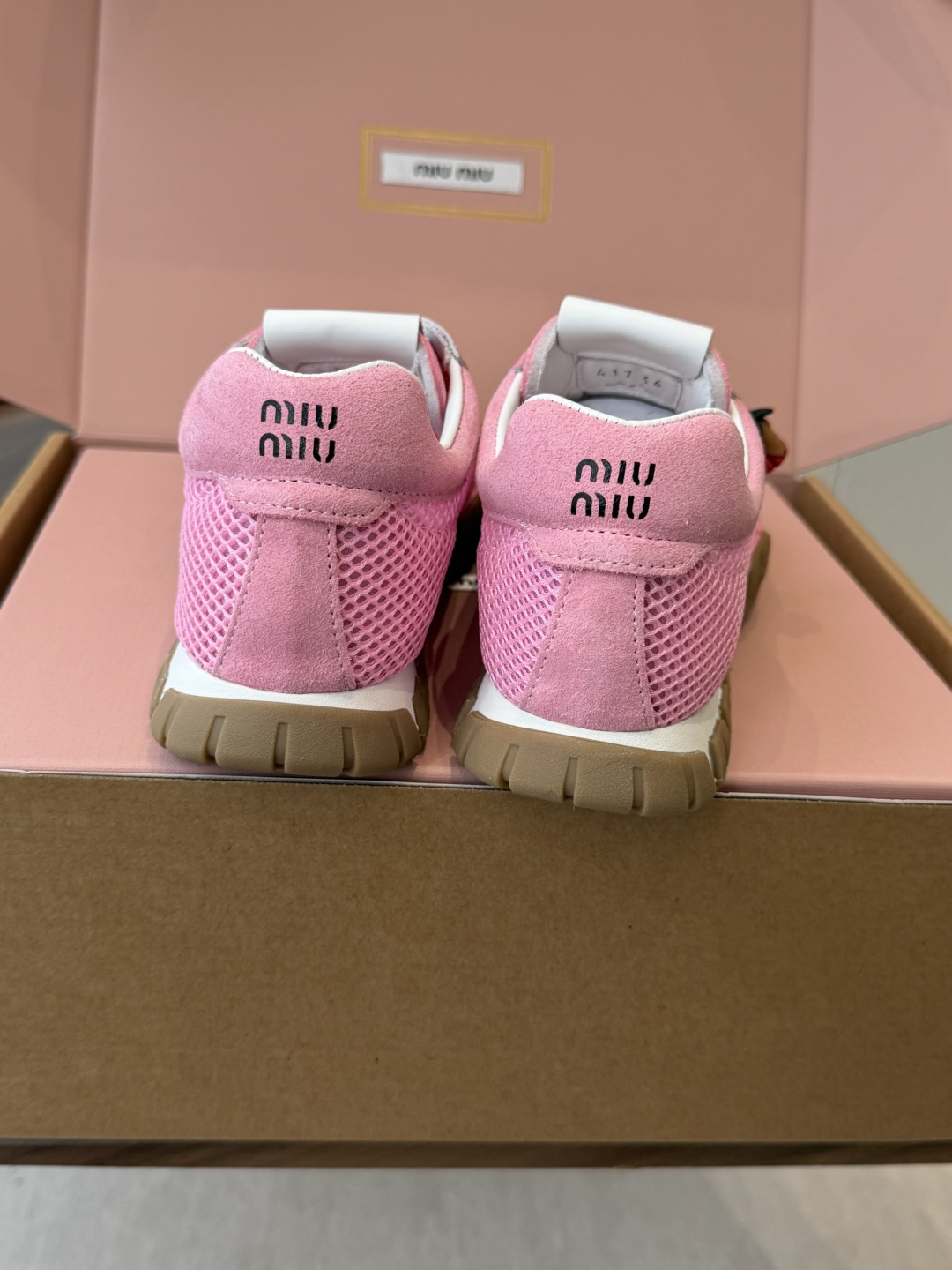 Miu Miu 26ss 新色 春夏新款走秀MiuMiu 玛丽珍款德训 休闲鞋 秀场工艺来自Miu M Miu Miu 26ss 新色 春夏新款走秀MiuMiu 玛丽珍款德训 休闲鞋 秀场工艺来自Miu M