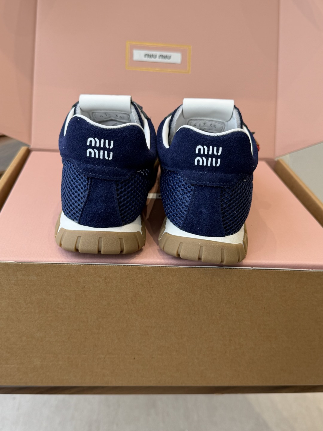 Miu Miu 26ss 新色 春夏新款走秀MiuMiu 玛丽珍款德训 休闲鞋 秀场工艺来自Miu M Miu Miu 26ss 新色 春夏新款走秀MiuMiu 玛丽珍款德训 休闲鞋 秀场工艺来自Miu M