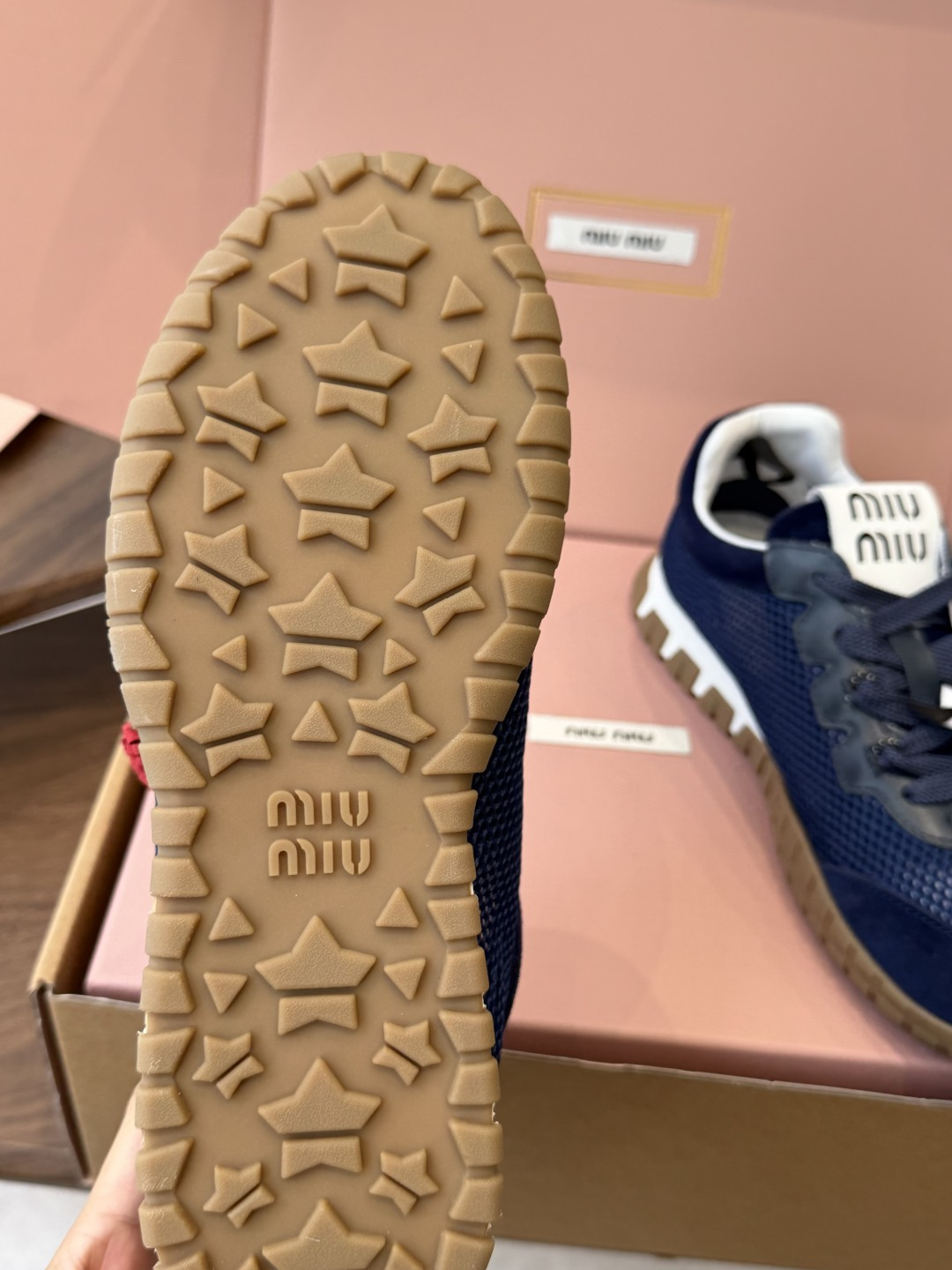 Miu Miu 26ss 新色 春夏新款走秀MiuMiu 玛丽珍款德训 休闲鞋 秀场工艺来自Miu M Miu Miu 26ss 新色 春夏新款走秀MiuMiu 玛丽珍款德训 休闲鞋 秀场工艺来自Miu M
