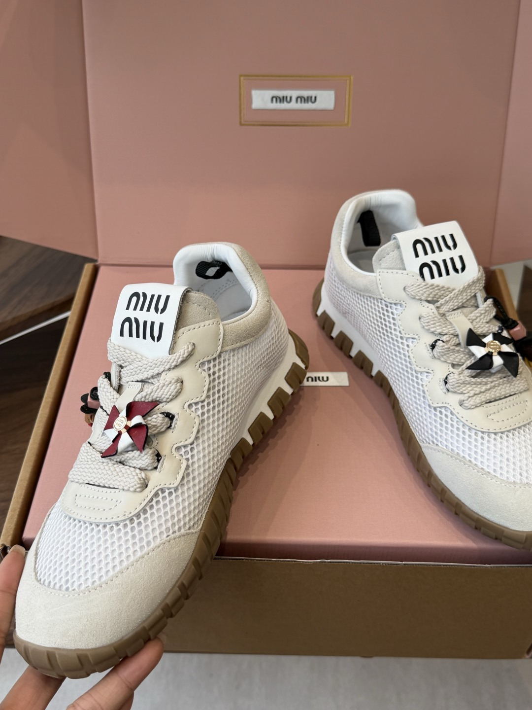Miu Miu 26ss  新色 春夏新款走秀MiuMiu 玛丽珍款德训 休闲鞋 秀场工艺来自Miu M