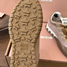 Miu Miu 26ss 新色 春夏新款走秀MiuMiu 玛丽珍款德训 休闲鞋 秀场工艺来自Miu M Miu Miu 26ss 新色 春夏新款走秀MiuMiu 玛丽珍款德训 休闲鞋 秀场工艺来自Miu M