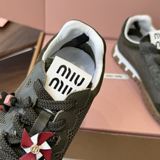 Miu Miu 26ss 新色 春夏新款走秀MiuMiu 玛丽珍款德训 休闲鞋 秀场工艺来自Miu M Miu Miu 26ss 新色 春夏新款走秀MiuMiu 玛丽珍款德训 休闲鞋 秀场工艺来自Miu M