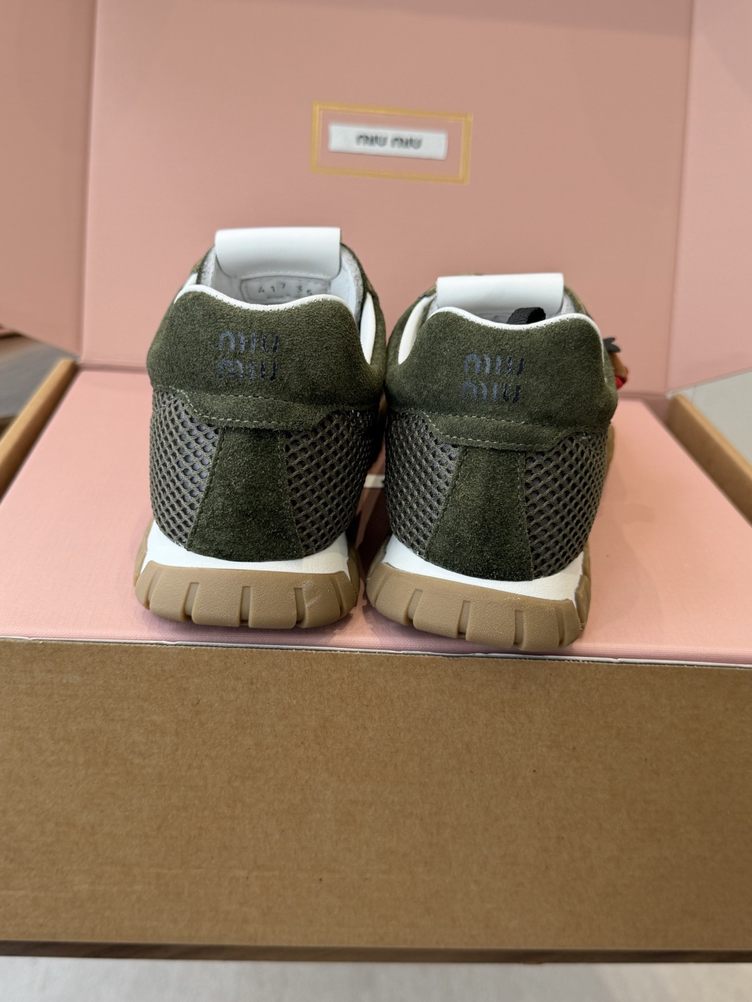 Miu Miu 26ss 新色 春夏新款走秀MiuMiu 玛丽珍款德训 休闲鞋 秀场工艺来自Miu M Miu Miu 26ss 新色 春夏新款走秀MiuMiu 玛丽珍款德训 休闲鞋 秀场工艺来自Miu M