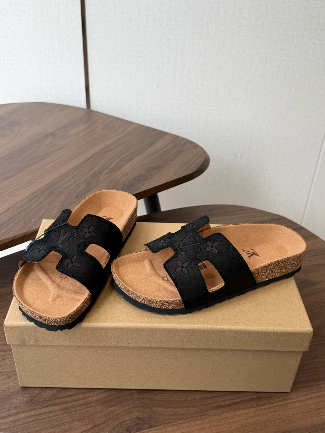 Birkenstock x 联名Lv 情侣款 系列 这两个品牌刚出联名我就心动了代购找很久才买到货，真的