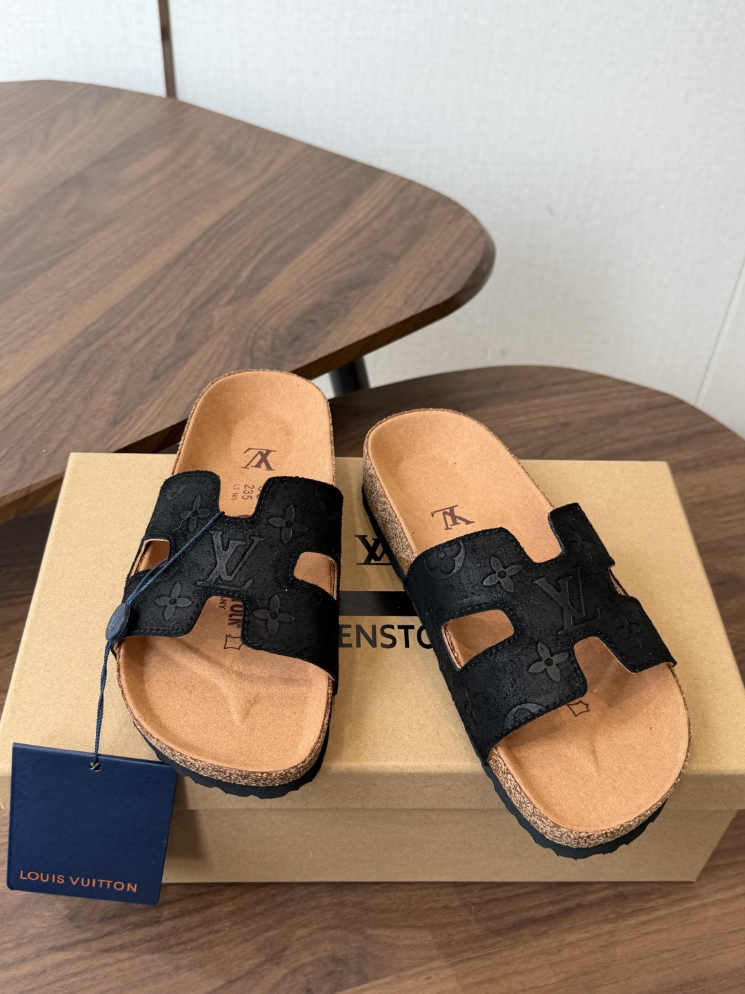 Birkenstock x 联名Lv 情侣款 系列 这两个品牌刚出联名我就心动了代购找很久才买到货，真的
