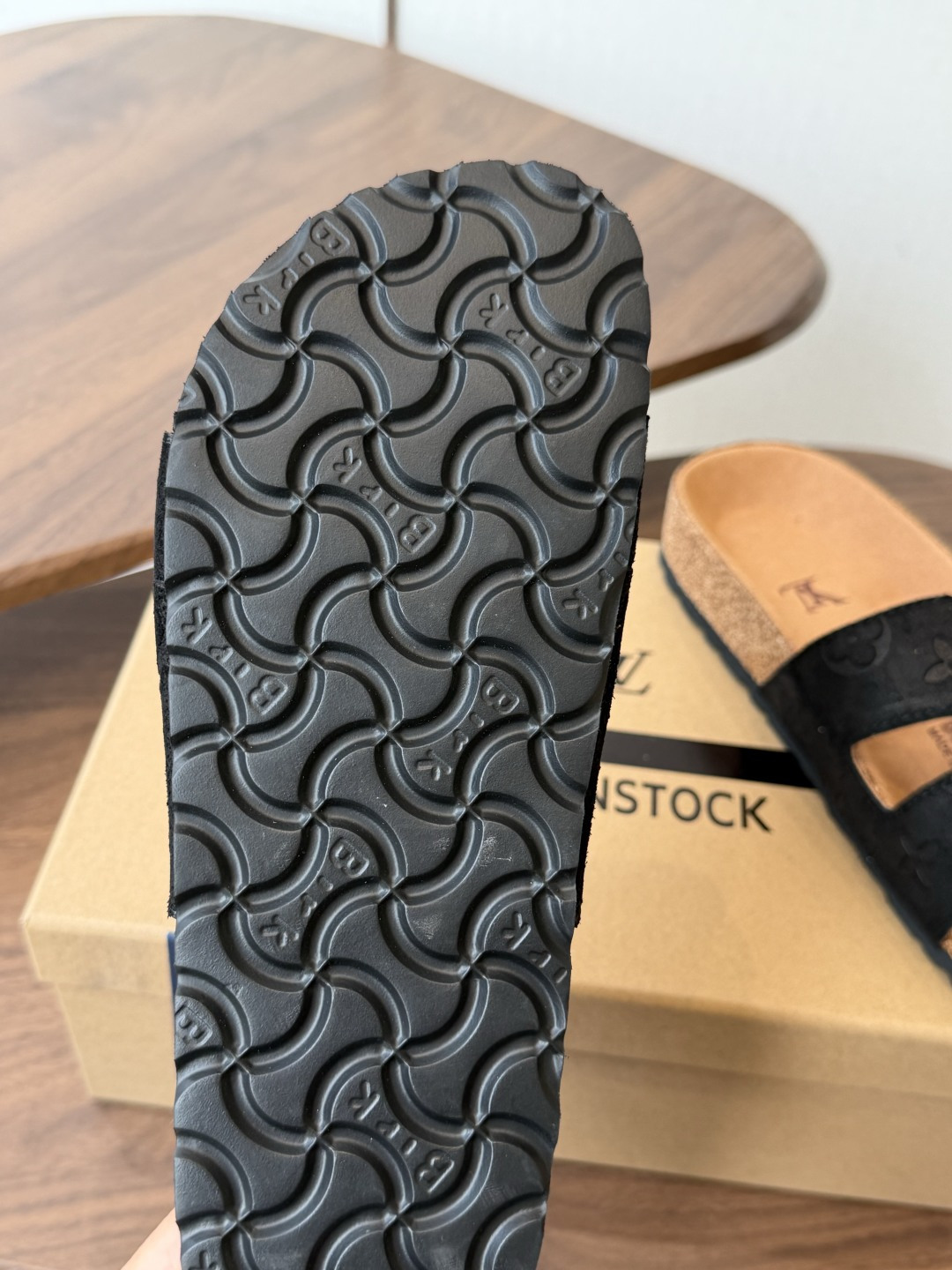 Birkenstock x 联名Lv 情侣款 系列 这两个品牌刚出联名我就心动了代购找很久才买到货，真的