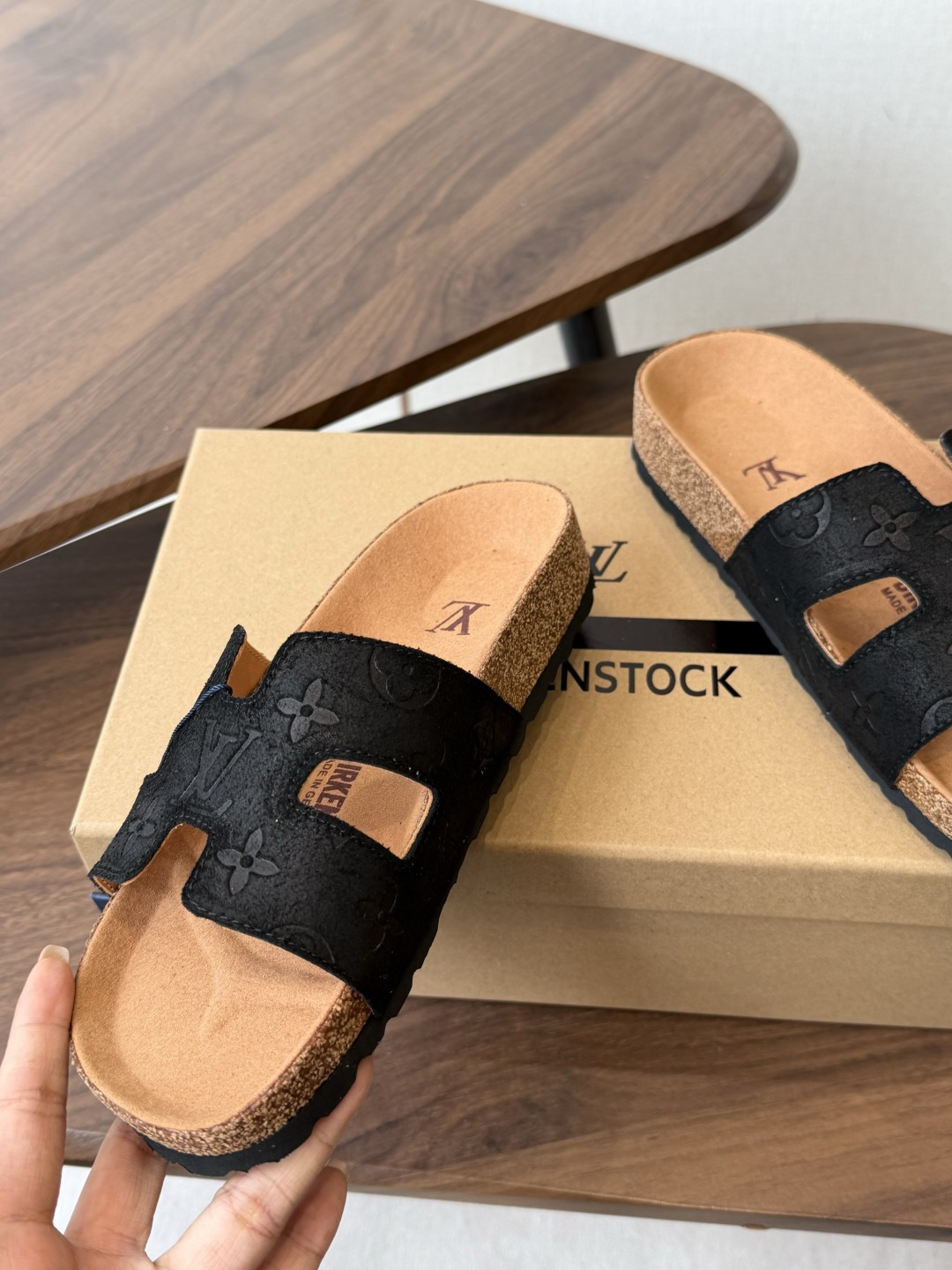 Birkenstock x 联名Lv 情侣款 系列 这两个品牌刚出联名我就心动了代购找很久才买到货，真的