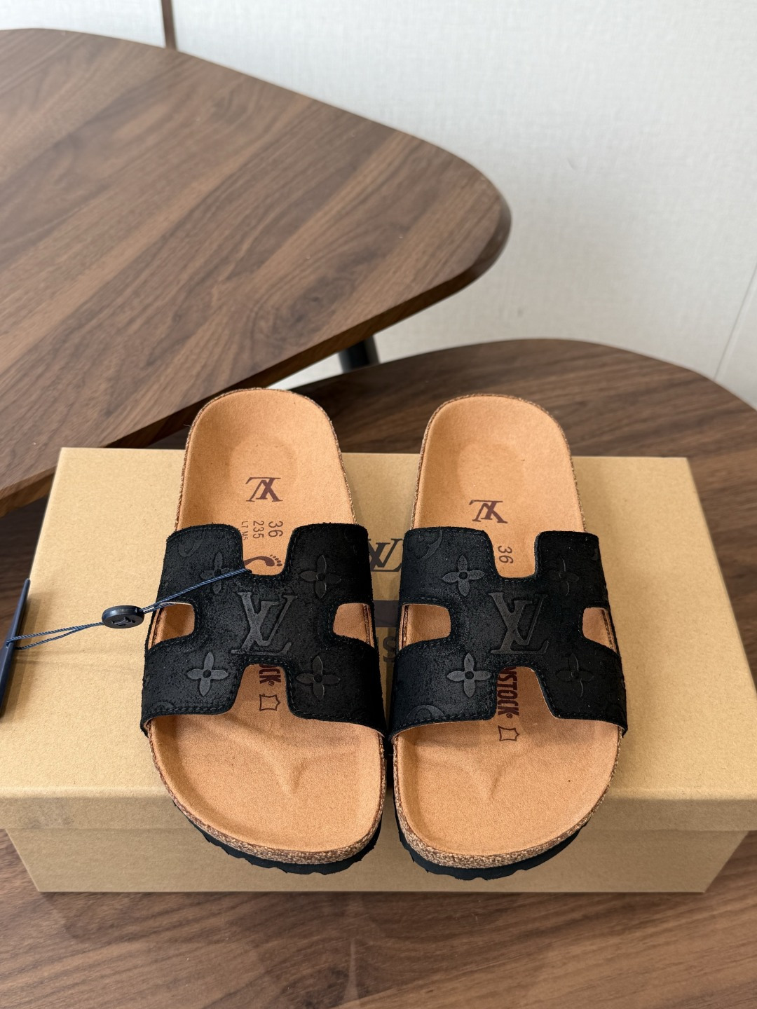 Birkenstock x 联名Lv 情侣款 系列 这两个品牌刚出联名我就心动了代购找很久才买到货，真的