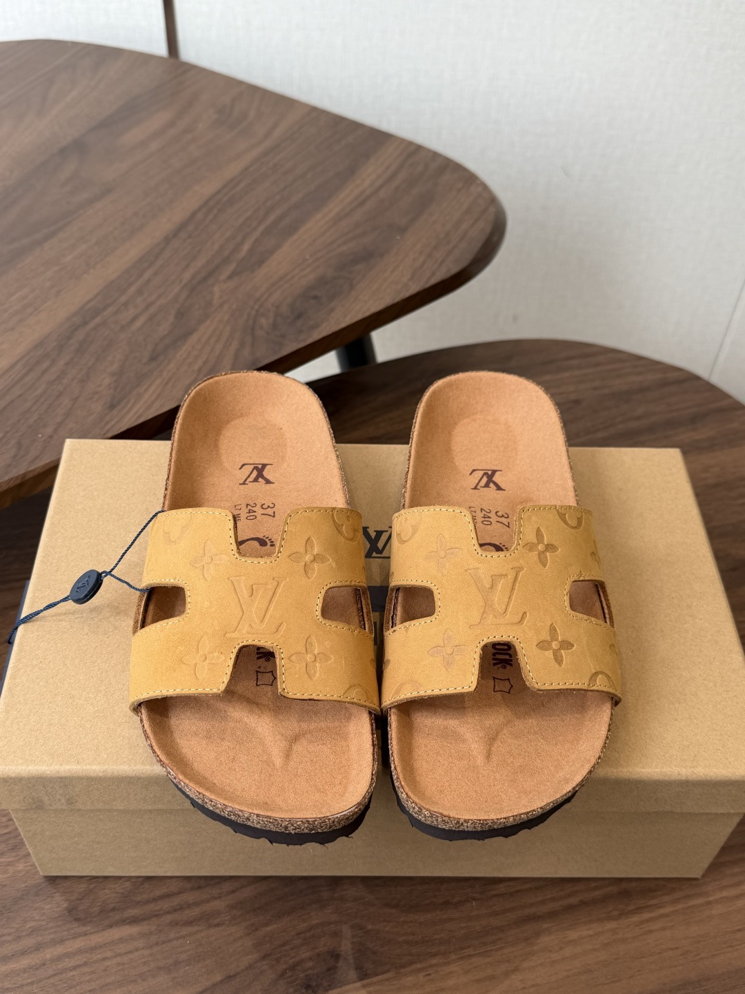 Birkenstock x 联名Lv 情侣款 系列 这两个品牌刚出联名我就心动了代购找很久才买到货，真的