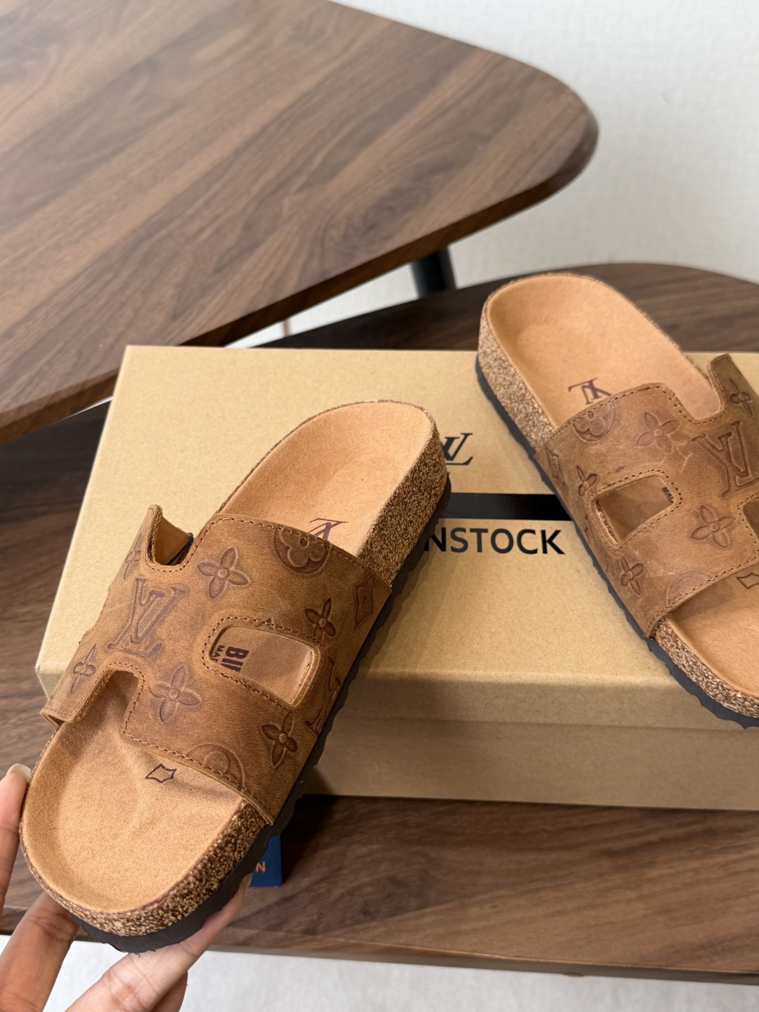 Birkenstock x 联名Lv 情侣款 系列 这两个品牌刚出联名我就心动了代购找很久才买到货，真的
