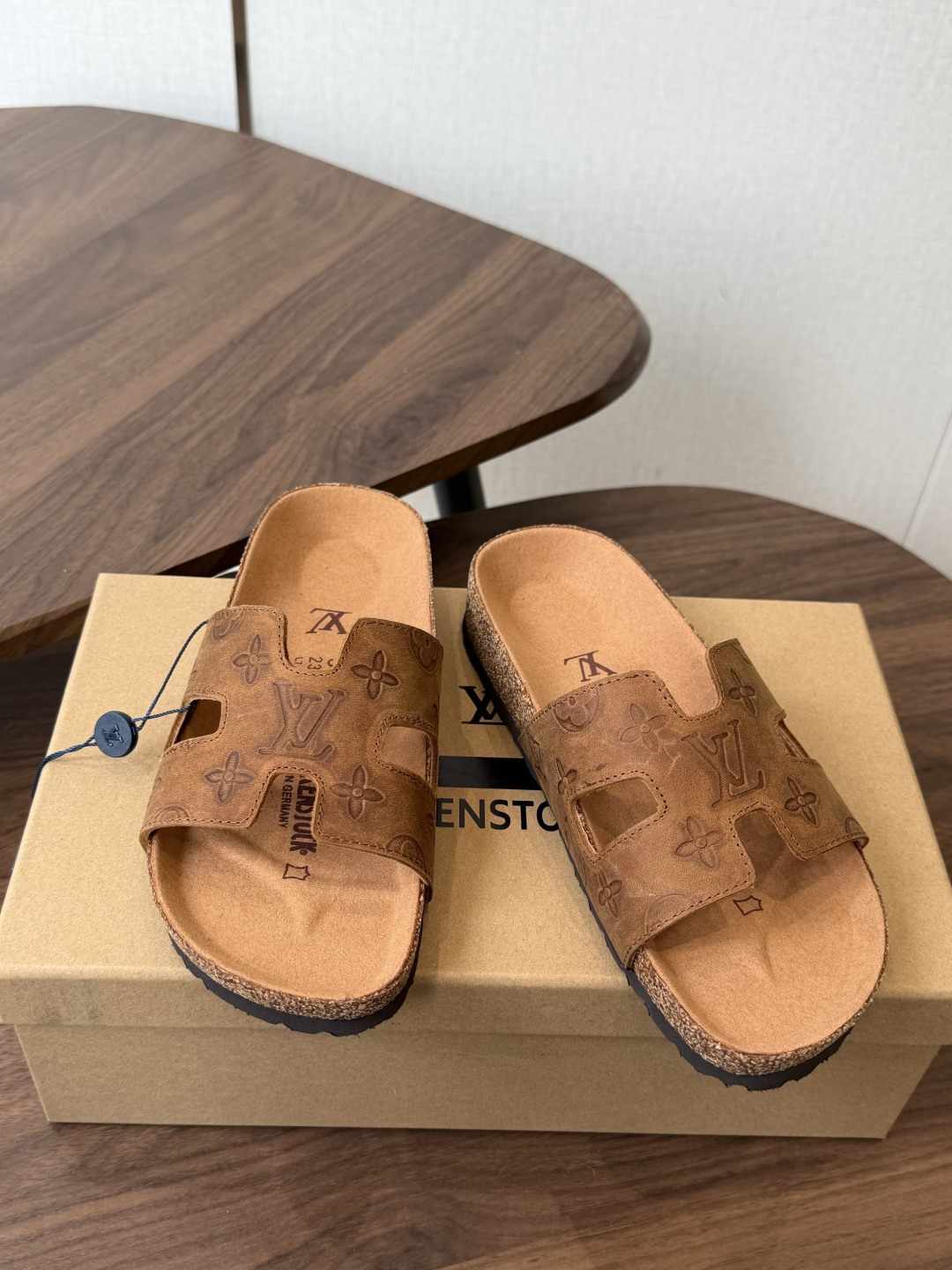 Birkenstock x 联名Lv 情侣款 系列 这两个品牌刚出联名我就心动了代购找很久才买到货，真的