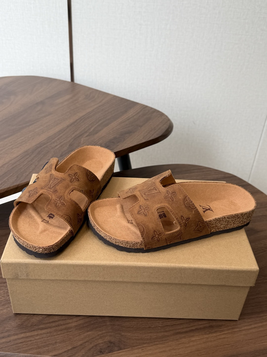 Birkenstock x 联名Lv 情侣款 系列 这两个品牌刚出联名我就心动了代购找很久才买到货，真的